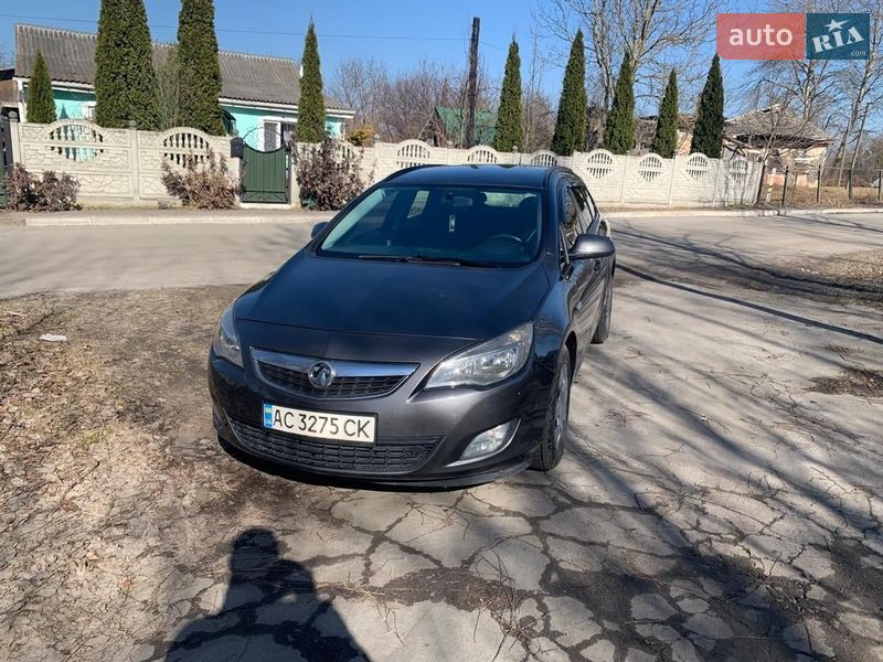 Opel Astra 2011