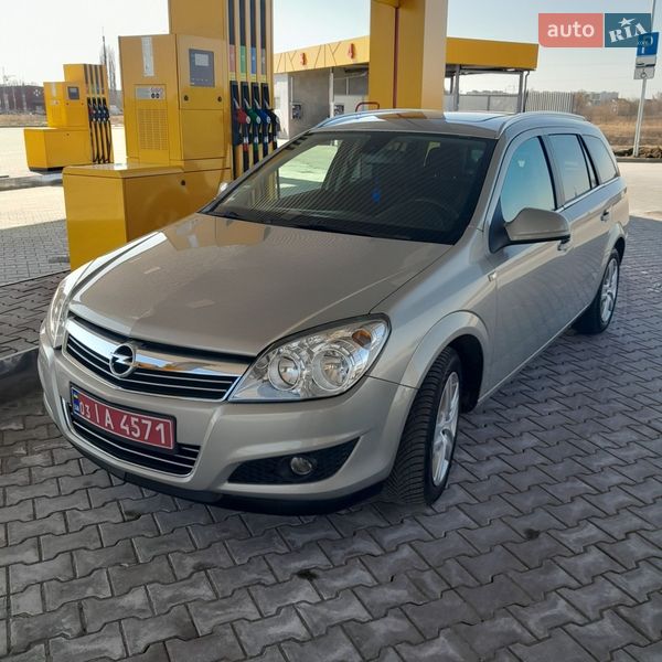 Универсал Opel Astra 2009 в Полтаве