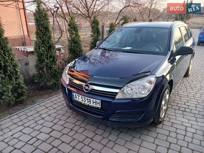Універсал Opel Astra 2010 в Івано-Франківську