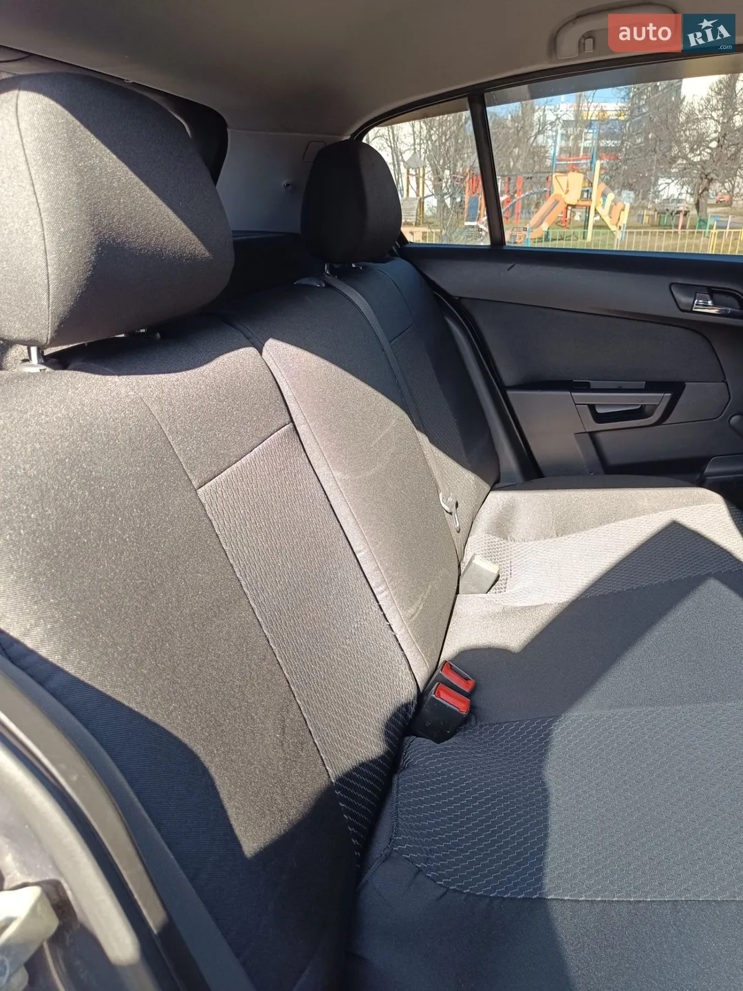 2010 Opel Astra - мініатюра 11