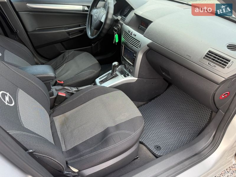 Універсал Opel Astra 2010 в Стрию