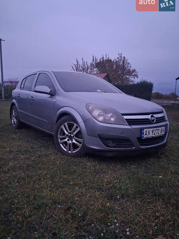 Хетчбек Opel Astra 2006 в Валках