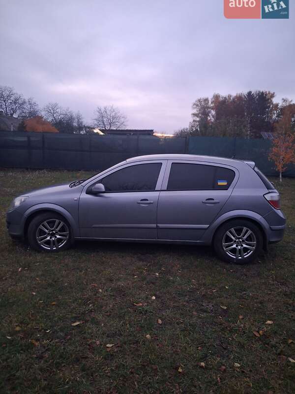 Хетчбек Opel Astra 2006 в Валках