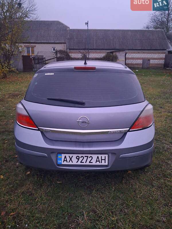 Хетчбек Opel Astra 2006 в Валках