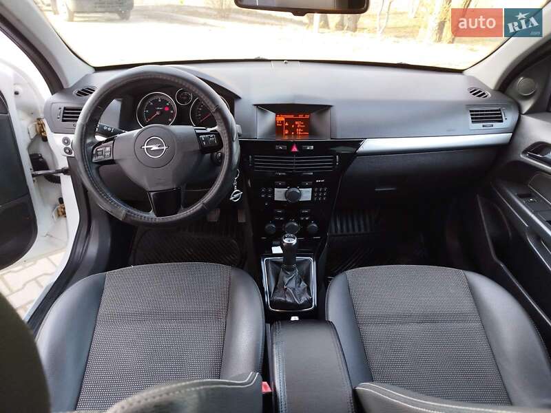 Универсал Opel Astra 2009 в Хмельницком