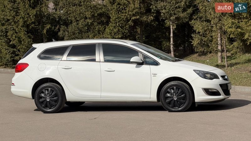 Універсал Opel Astra 2013 в Тернополі