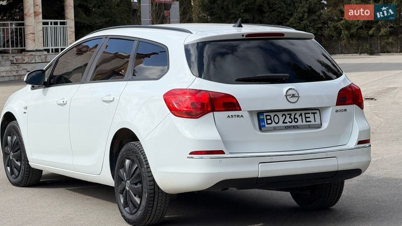 Універсал Opel Astra 2013 в Тернополі