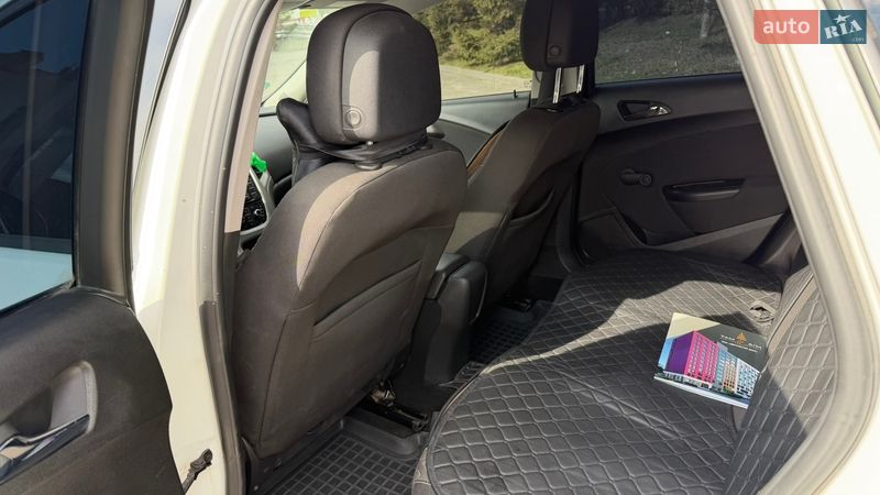 Універсал Opel Astra 2013 в Тернополі