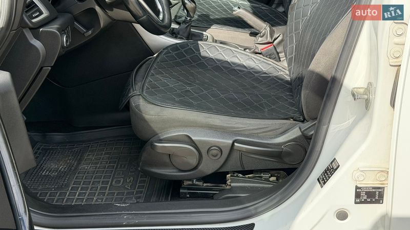 Універсал Opel Astra 2013 в Тернополі