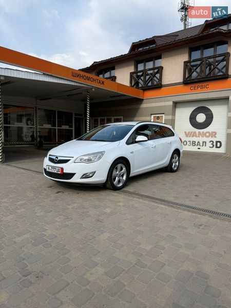Універсал Opel Astra 2011 в Сваляві