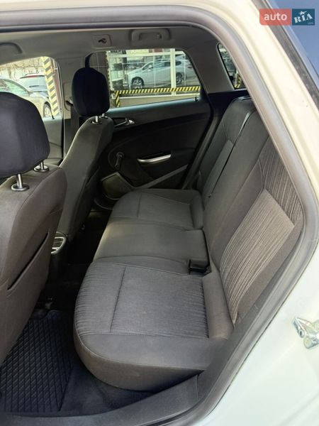 Універсал Opel Astra 2011 в Сваляві