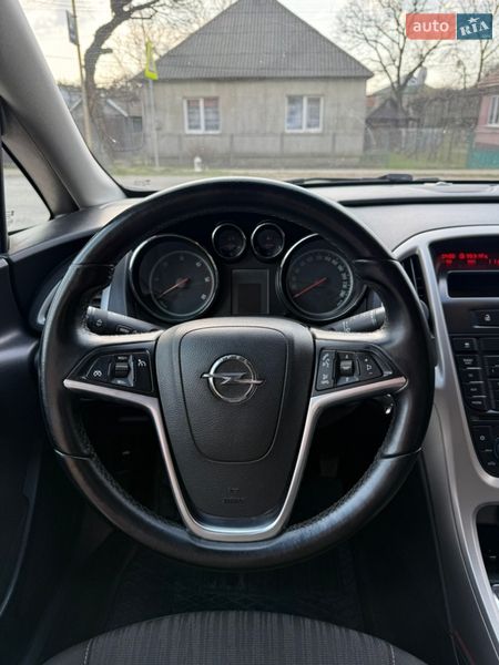 Універсал Opel Astra 2011 в Сваляві