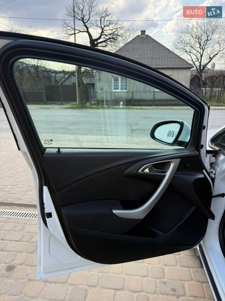 Універсал Opel Astra 2011 в Сваляві