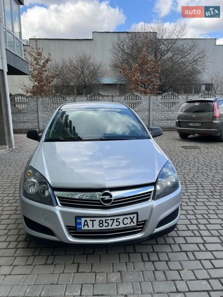 Универсал Opel Astra 2011 в Ивано-Франковске