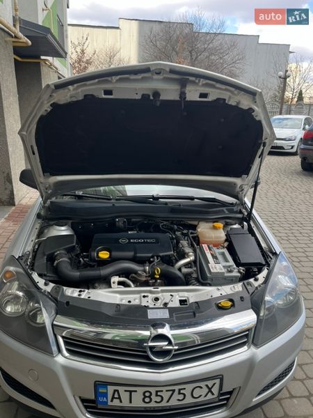 Универсал Opel Astra 2011 в Ивано-Франковске
