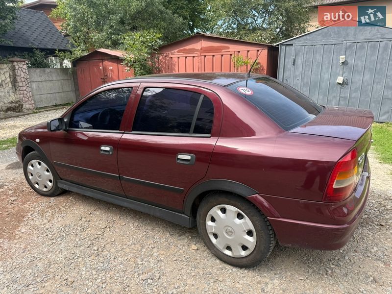Седан Opel Astra 2008 в Надворной
