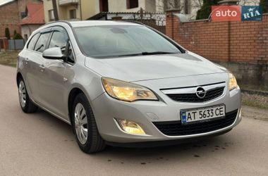 Универсал Opel Astra 2011 в Ивано-Франковске