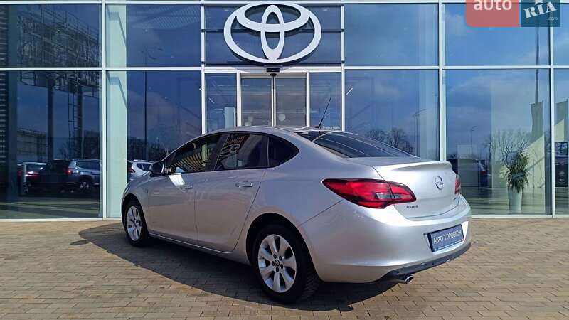 Седан Opel Astra 2015 в Киеве
