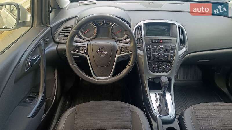 Седан Opel Astra 2015 в Киеве