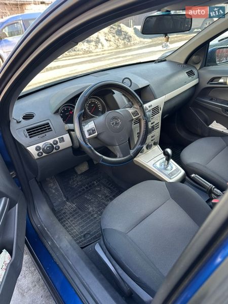 Хэтчбек Opel Astra 2007 в Вишневом фото 6 Хэтчбек Opel Astra 2007 в Вишневом