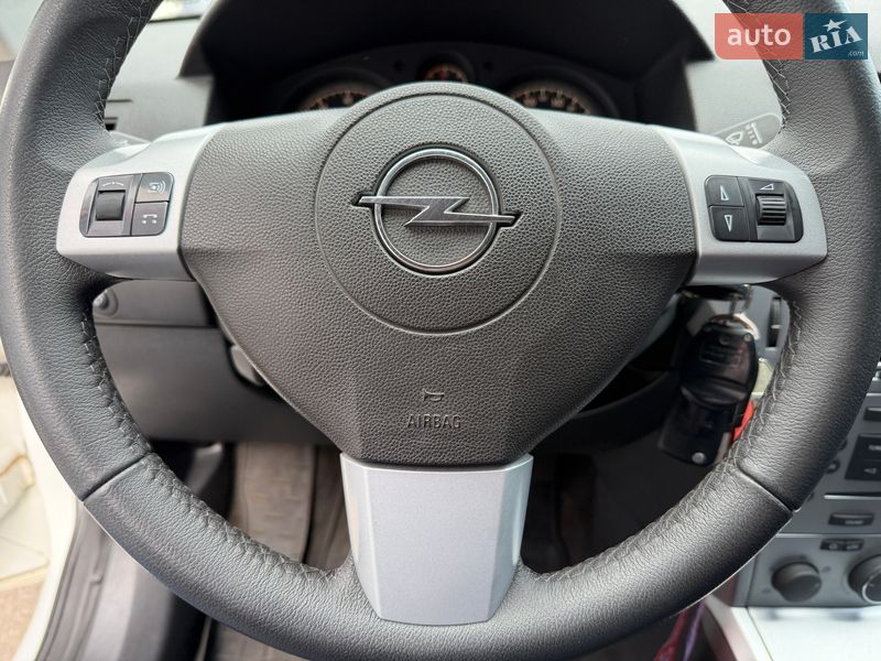 Седан Opel Astra 2012 в Киеве