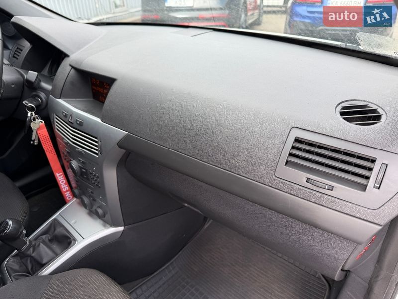 Седан Opel Astra 2012 в Киеве