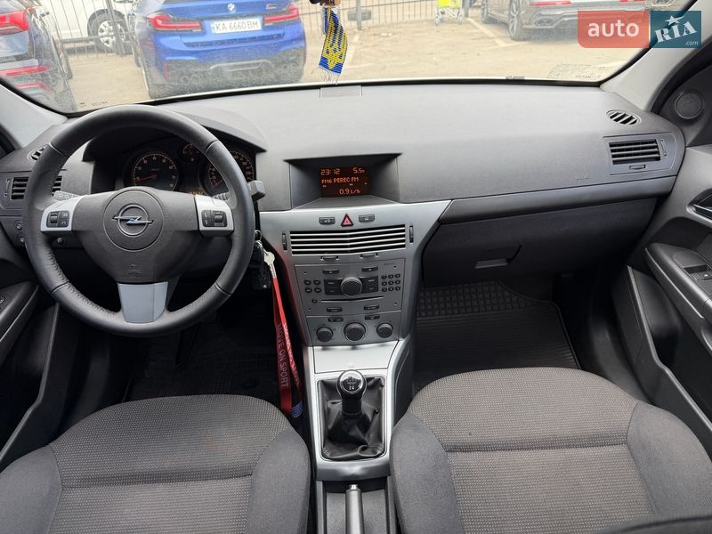Седан Opel Astra 2012 в Киеве