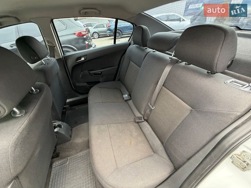 Седан Opel Astra 2012 в Киеве
