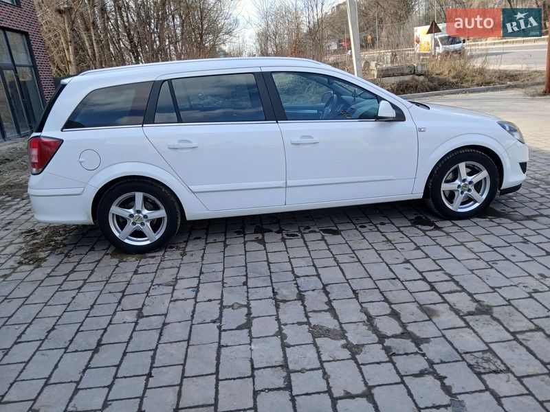 Универсал Opel Astra 2010 в Тернополе