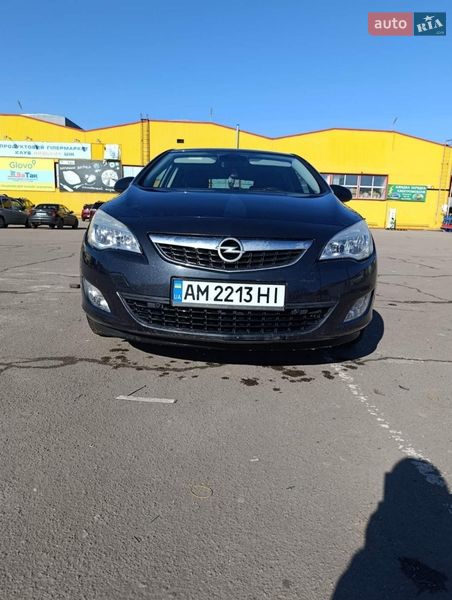 Opel Astra 2011