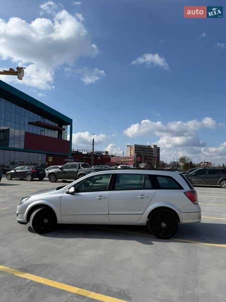 Універсал Opel Astra 2005 в Тернополі