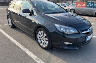 Универсал Opel Astra 2014 в Киеве