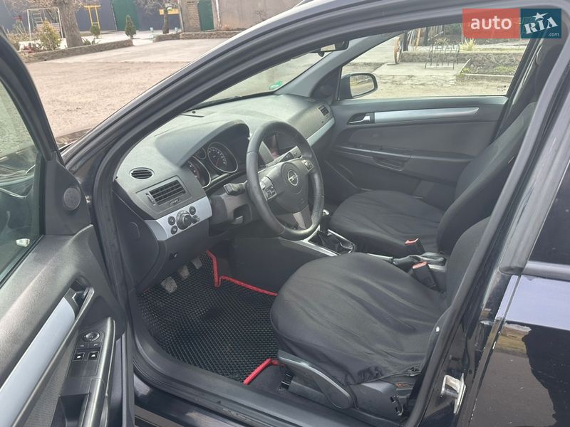Универсал Opel Astra 2005 в Новом Буге