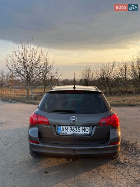 Универсал Opel Astra 2011 в Дубно