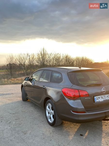 Универсал Opel Astra 2011 в Дубно