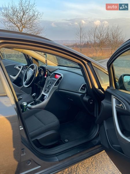 Универсал Opel Astra 2011 в Дубно