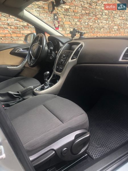 Хэтчбек Opel Astra 2014 в Калуше