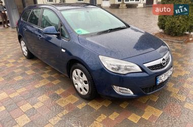 Універсал Opel Astra 2012 в Львові