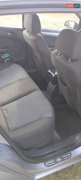 Хэтчбек Opel Astra 2004 в Сарнах
