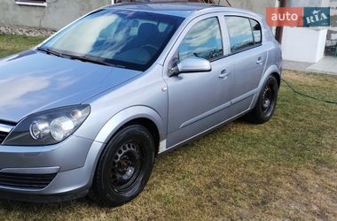 Хэтчбек Opel Astra 2004 в Сарнах