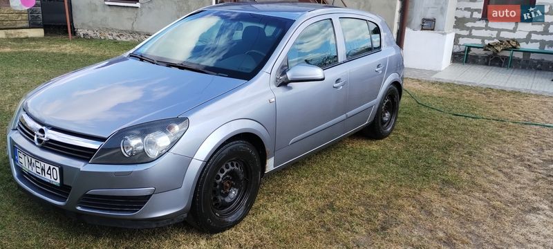 Хэтчбек Opel Astra 2004 в Сарнах
