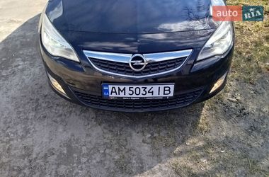 Універсал Opel Astra 2011 в Звягелі