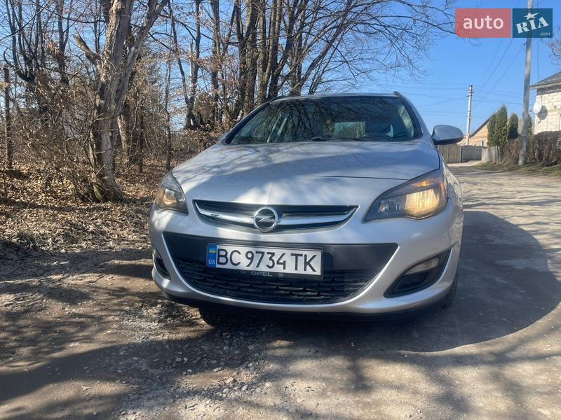 Универсал Opel Astra 2014 в Ровно