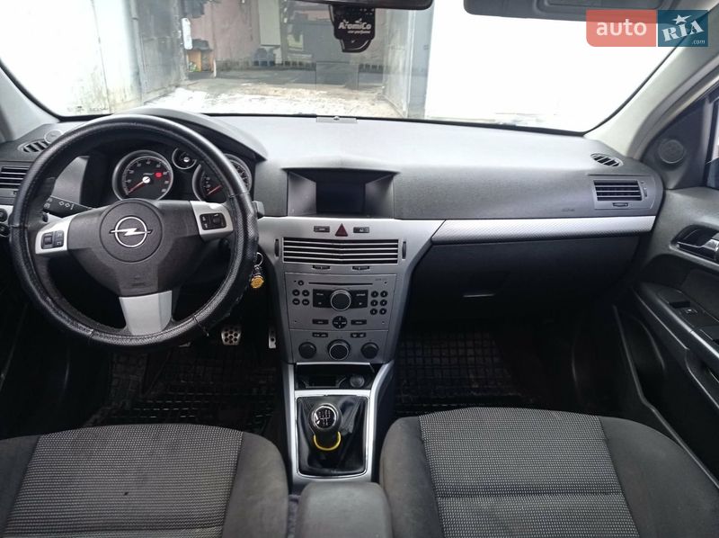 Универсал Opel Astra 2005 в Тысменице