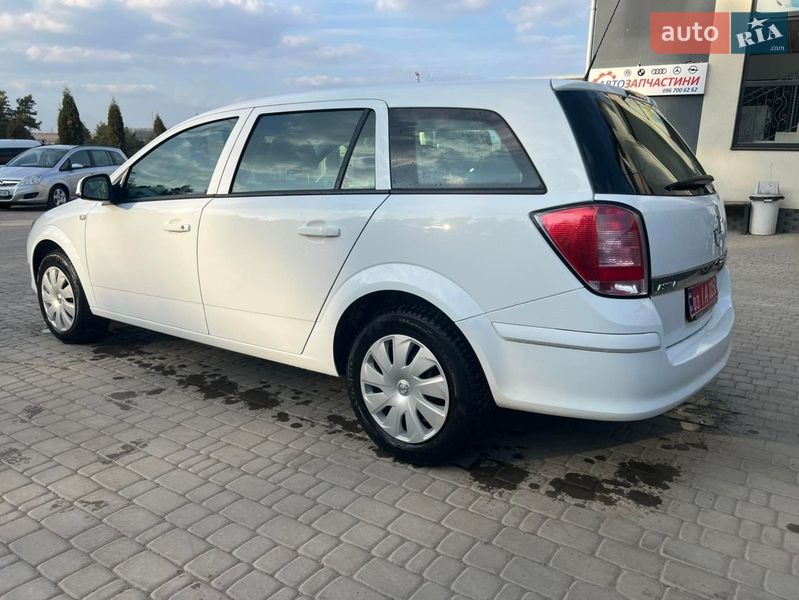 Универсал Opel Astra 2009 в Бучаче
