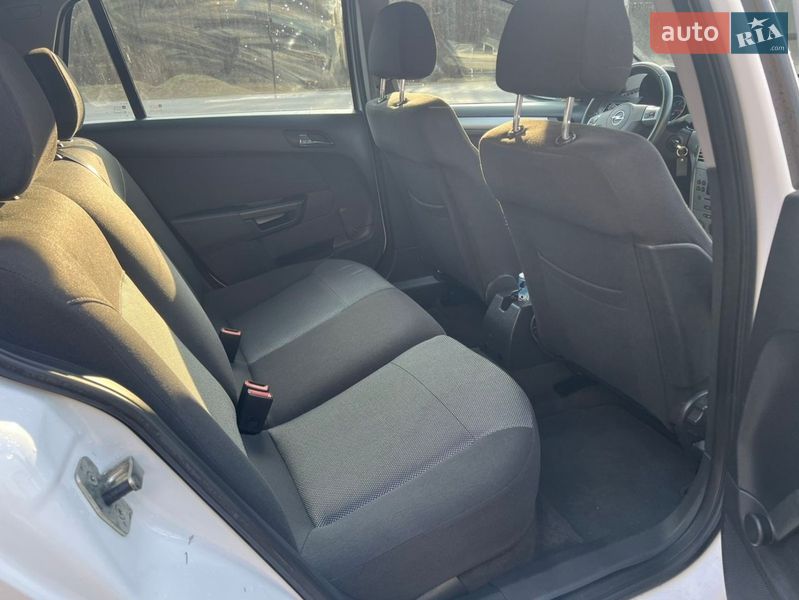 Универсал Opel Astra 2009 в Бучаче