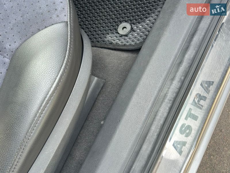 Универсал Opel Astra 2006 в Олевске