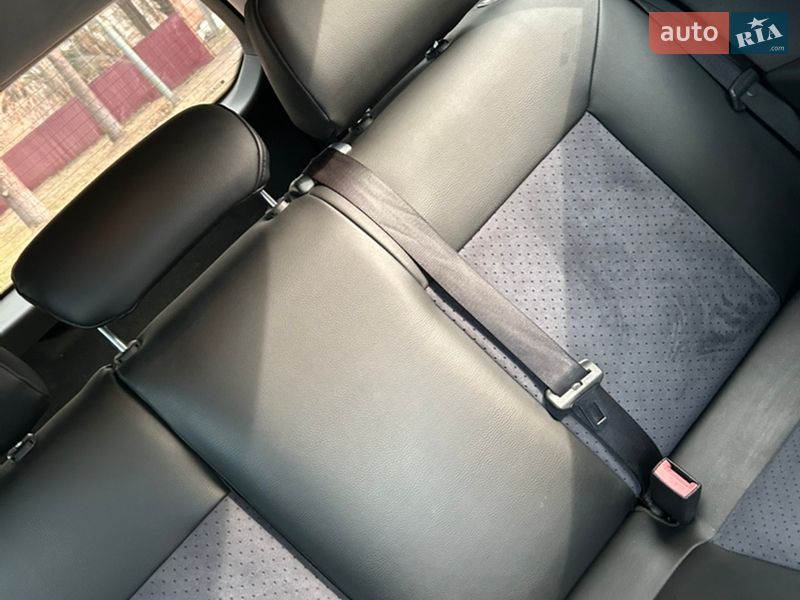 Универсал Opel Astra 2006 в Олевске