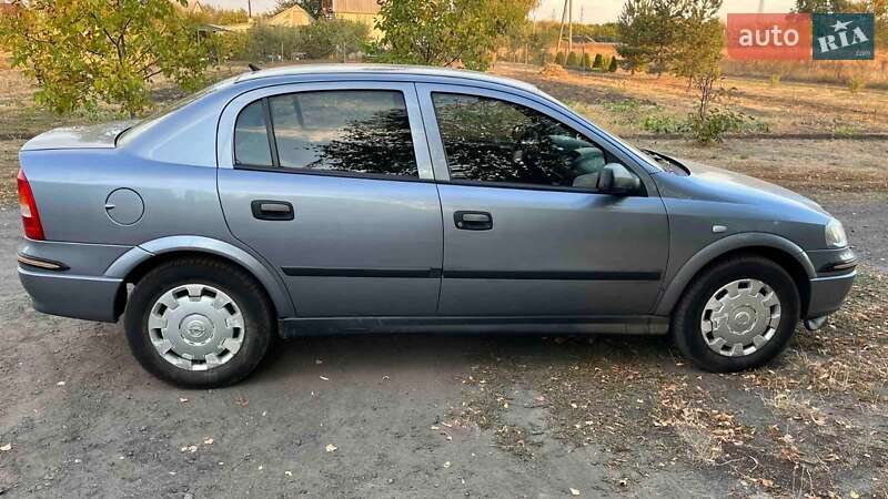 Седан Opel Astra 2006 в Днепре