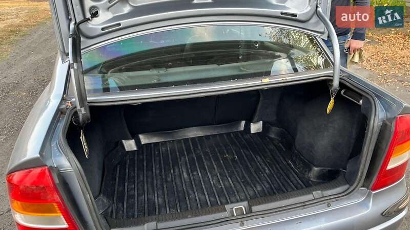 Седан Opel Astra 2006 в Днепре